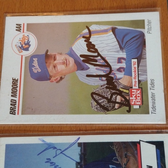 Autographed Rookie BB CARDS - Picture 4 of 4